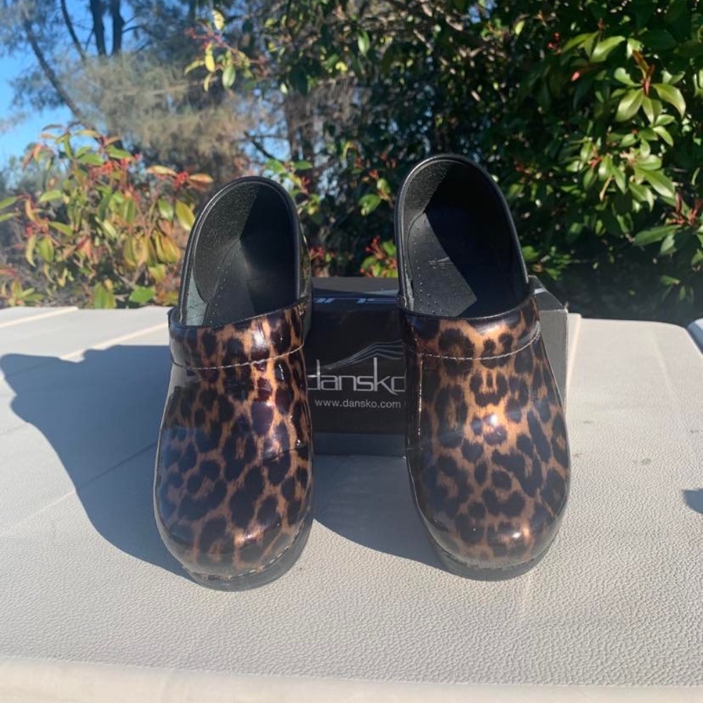 Dansko Professional Brown Leopard Patent Clog Size 38